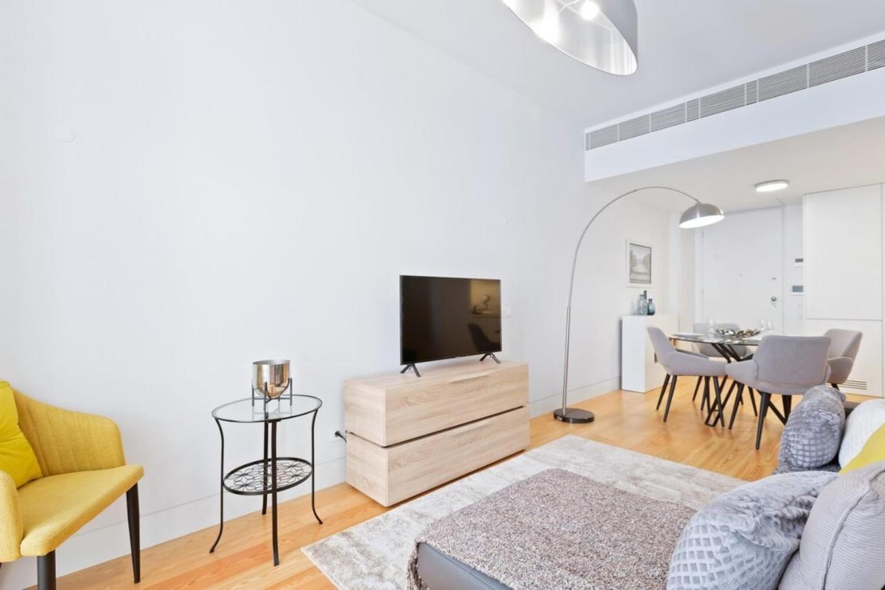Spacious 1 Bedroom Apartment Near Baixa Lisbona Esterno foto